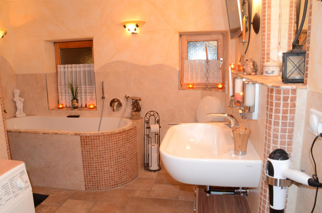 Suite Sinja Erlebnisferienwohnung Hausham Rum bild